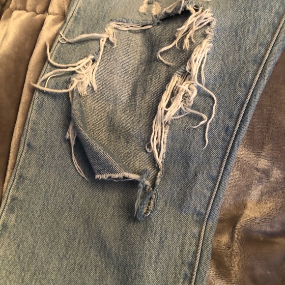 SOLD - LEVI'S Wedgie icon Raw Hem Cropped Jeans - Picture 7 of 9